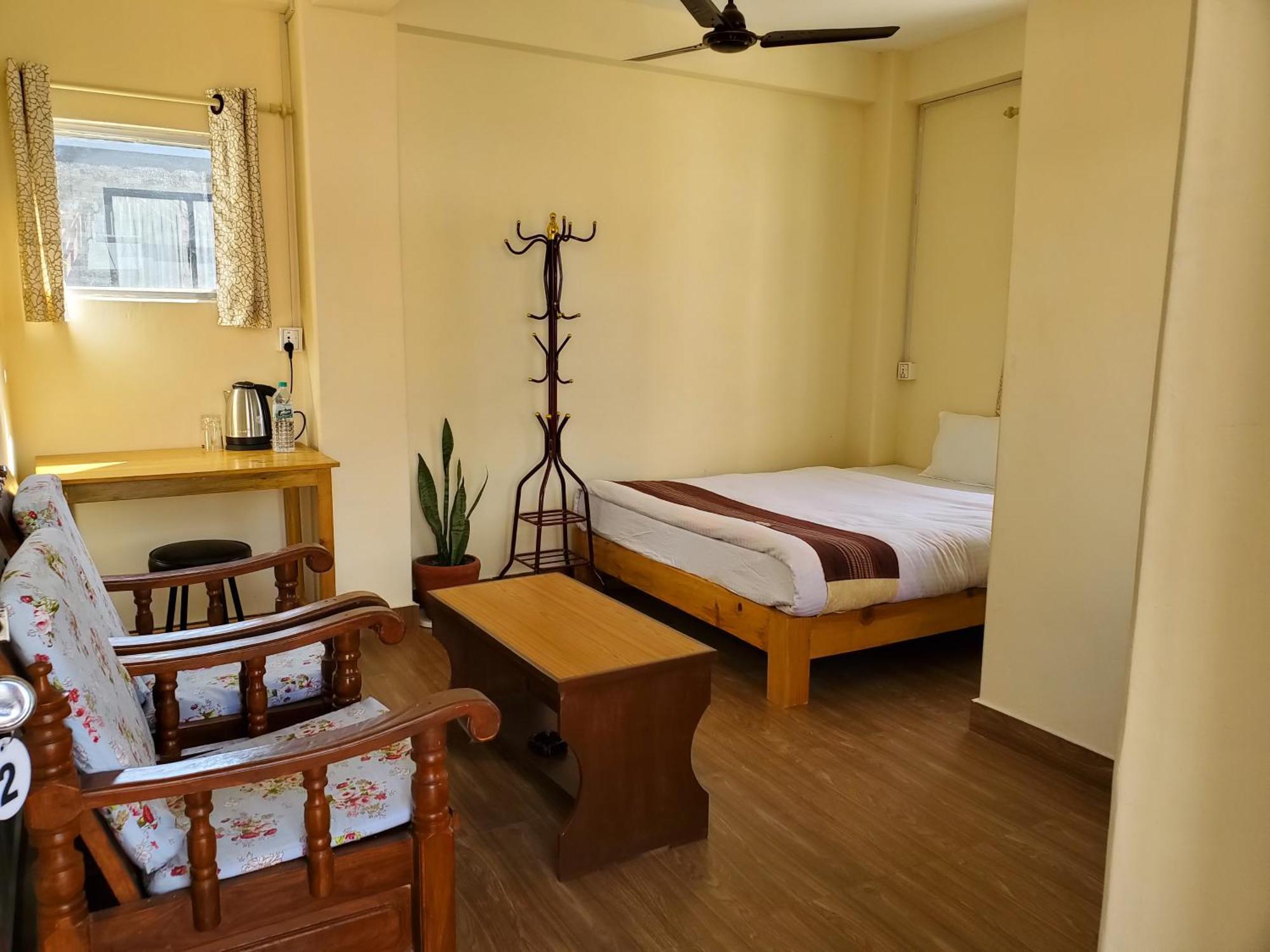 Santoshi Guest House, Pokhara Bagian luar foto