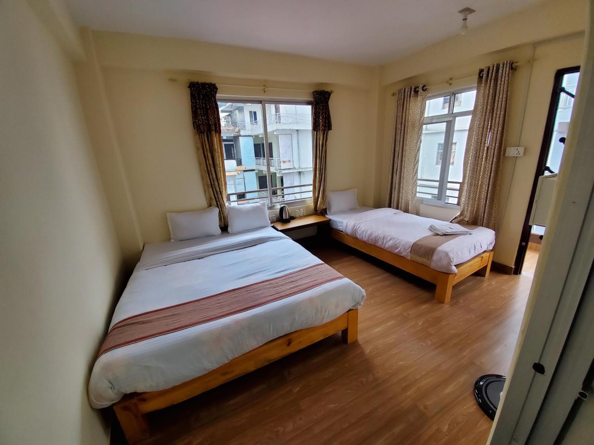 Santoshi Guest House, Pokhara Bagian luar foto
