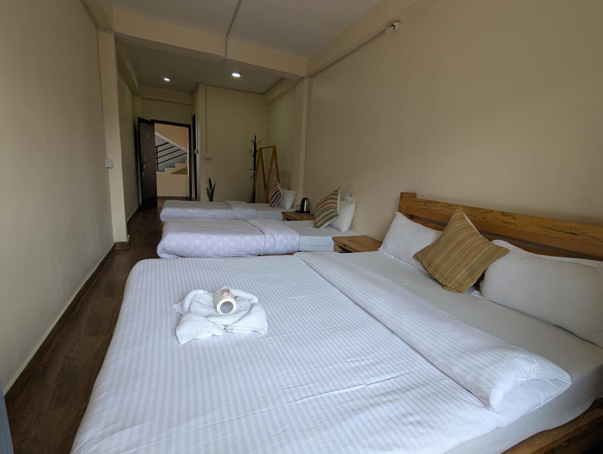 Santoshi Guest House, Pokhara Bagian luar foto