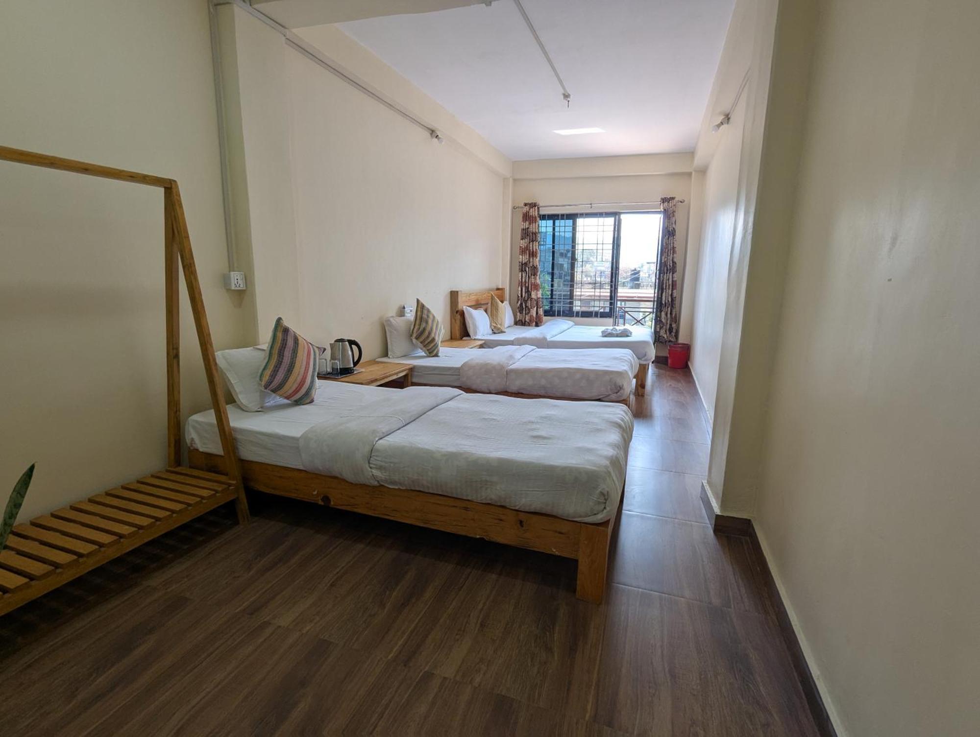 Santoshi Guest House, Pokhara Bagian luar foto