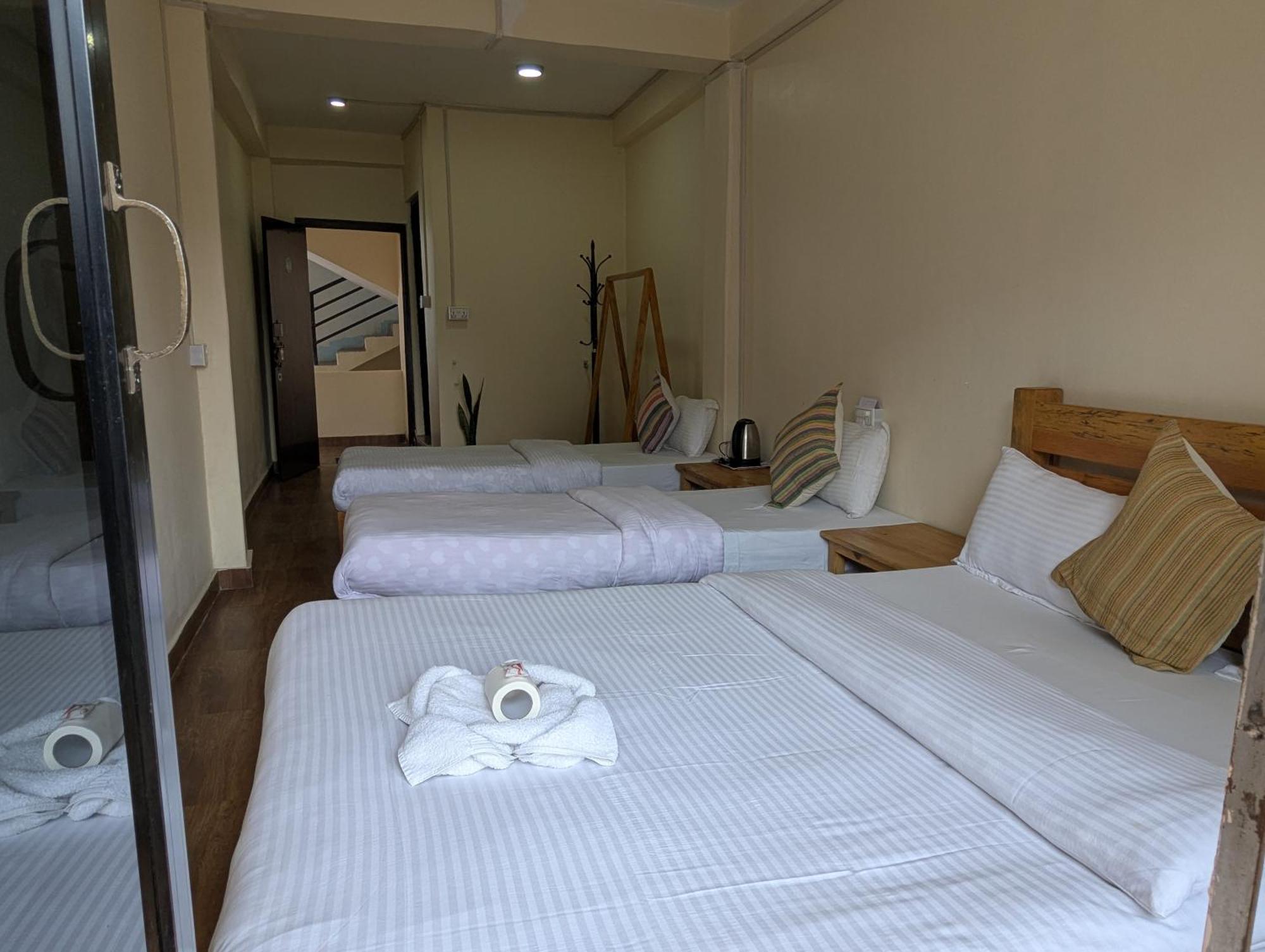 Santoshi Guest House, Pokhara Bagian luar foto